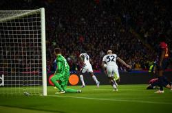 开云体育入口-包含国际米兰碾压瓦伦西亚，德容高光表现的词条