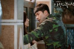 开云体育入口-逆转风暴，雨夜勒芒，勒克莱尔孤光中的阿斯顿·马丁惊雷