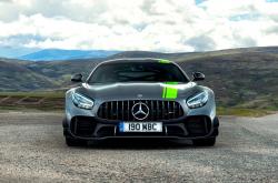 开云体育中国-德甲争冠夜，一触即发的决战与无可争议的英雄