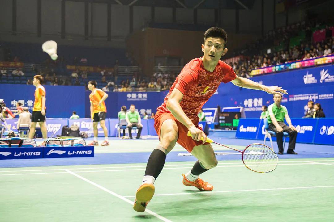 英格兰羽毛球队险胜中国羽毛球队，谌龙惊艳世界