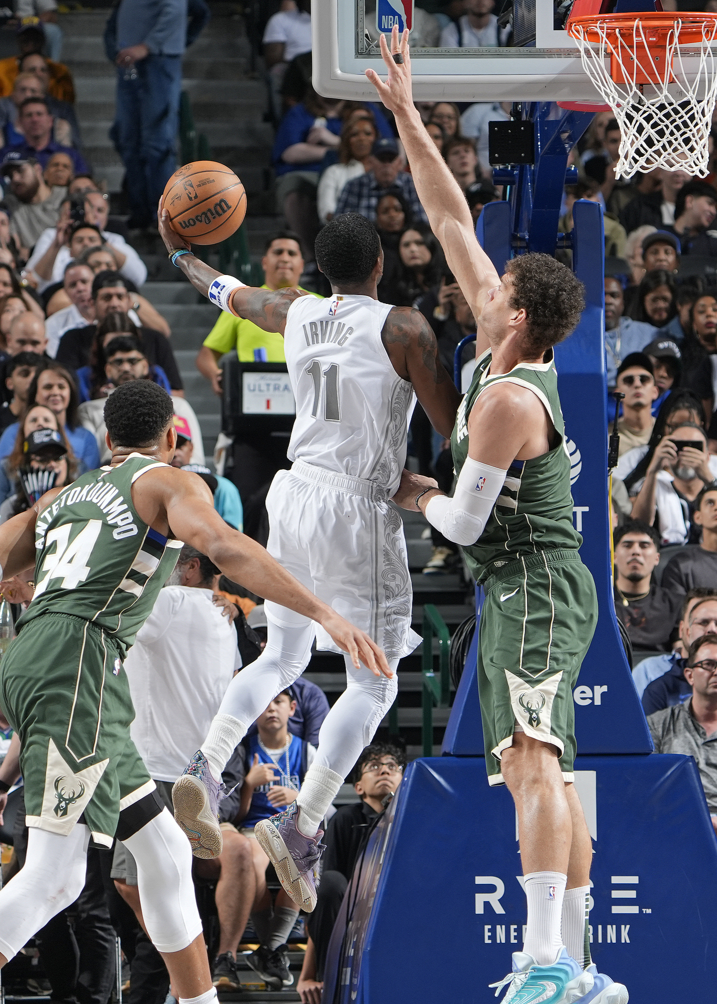 雄鹿完胜独行侠，凯尔·库兹马一己之力扛起全队的简单介绍