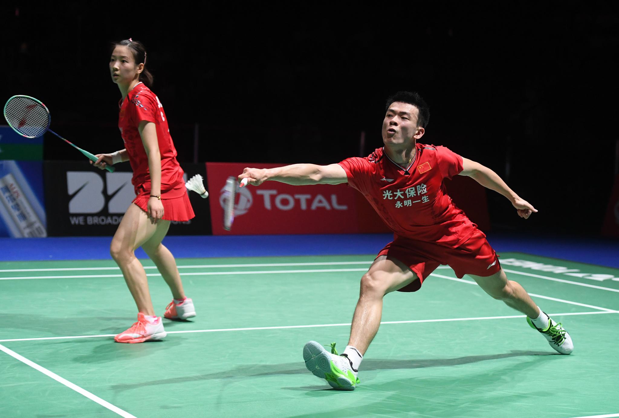 日本羽毛球队翻盘英格兰羽毛球队，辛杜绝境逆转