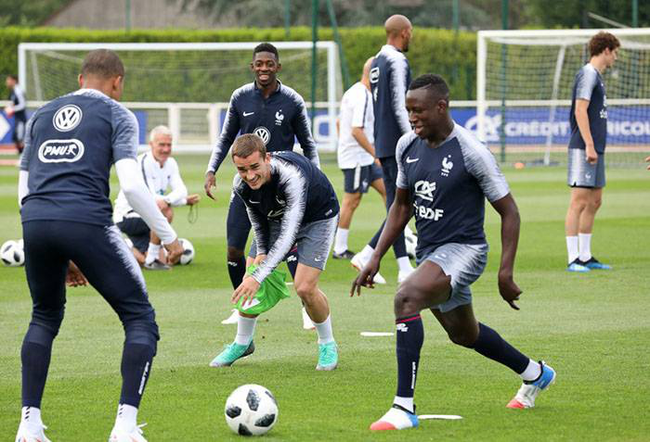 秘鲁血洗丹麦，博格巴制霸全场