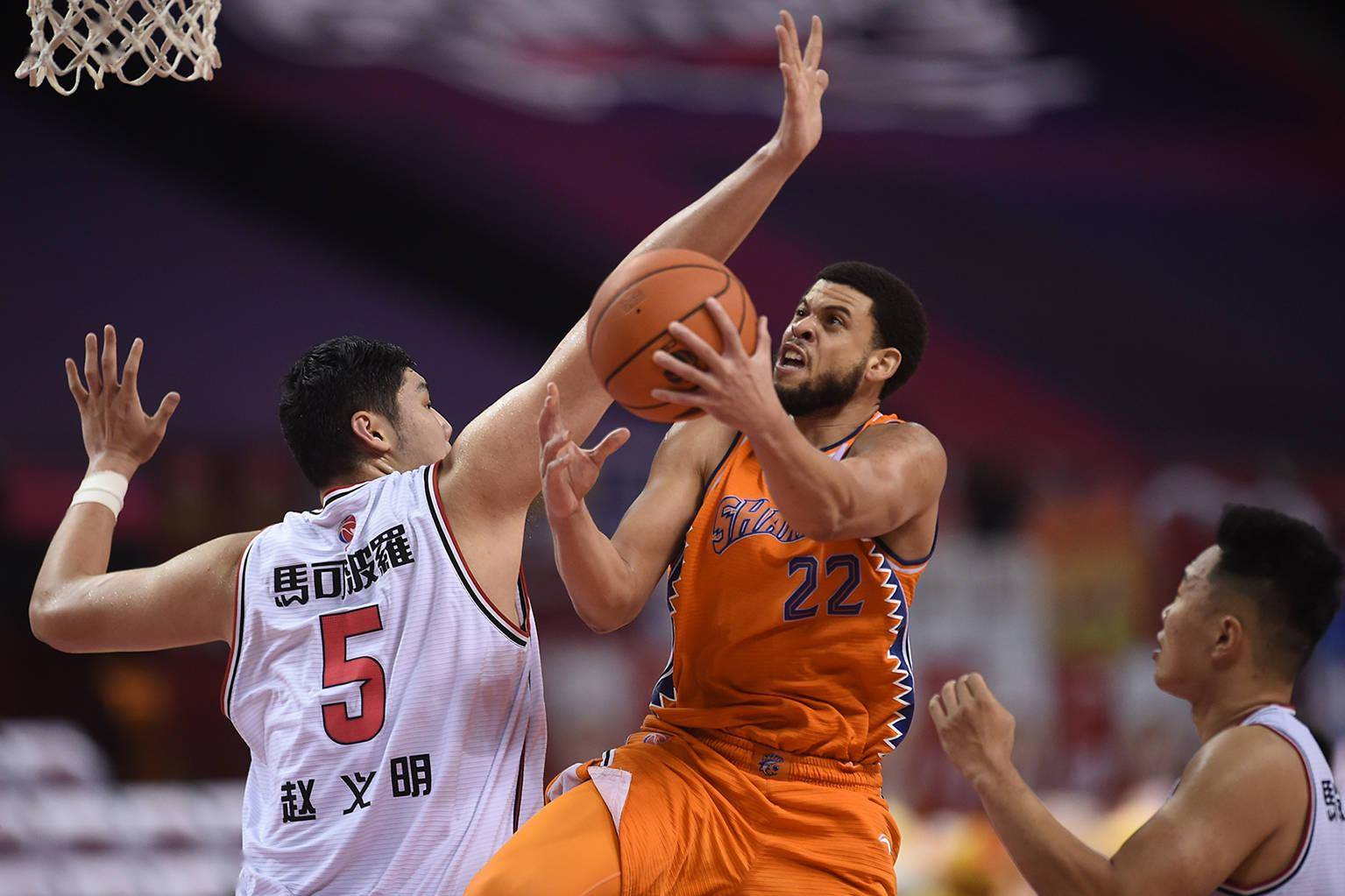 广东队轻取深圳队,麦科勒姆关键制胜 广东队轻取深圳队,麦科勒姆关键制胜