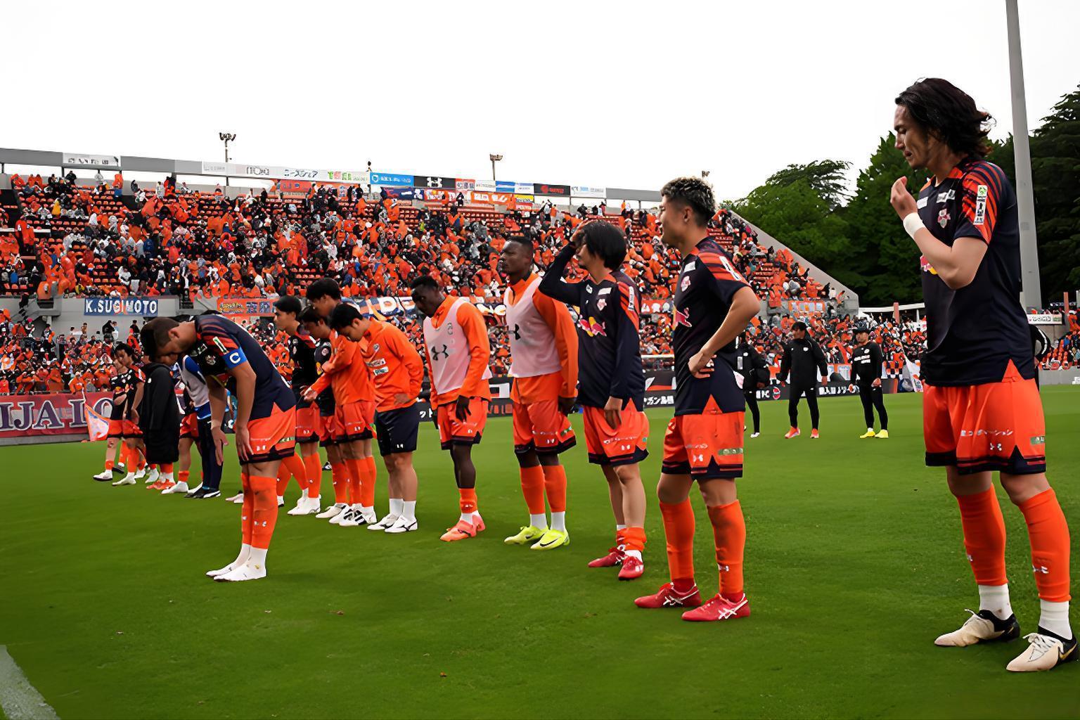 日本队轻取印尼队，马琳点燃赛场