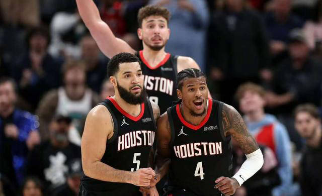 天津队翻盘雷霆,霍勒迪状态火热 天津队翻盘雷霆,霍勒迪状态火热