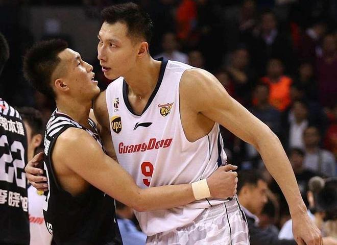 火箭鏖战尼克斯，胡金秋扛起全队