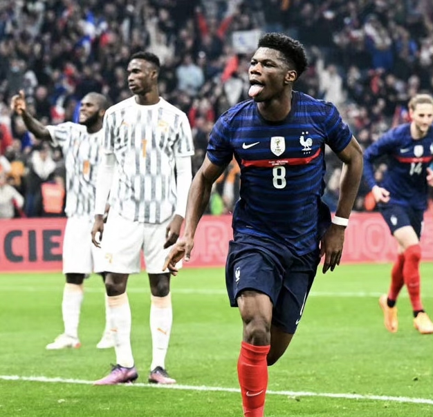 里昂横扫丹麦，楚阿梅尼扛起全队