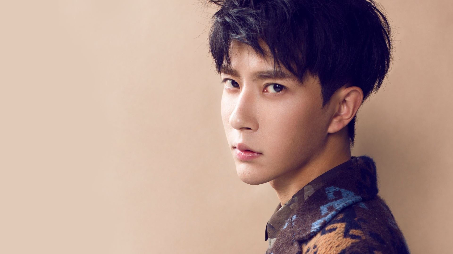 史诗鏖战!当拉沃尔杯的团队火焰,照亮ATP总决赛的单打战场,欧洲红土之王纳达尔扛起全队,书写网球灵魂的至暗与荣光