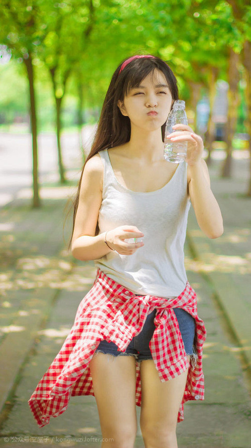 看到这个关键词组合,确实有一种奇妙的碰撞感。NBA的当代乔丹与世界杯的足球之夜,这种跨界联想非常有趣。基于此,我为你构思了两个不同方向的标题