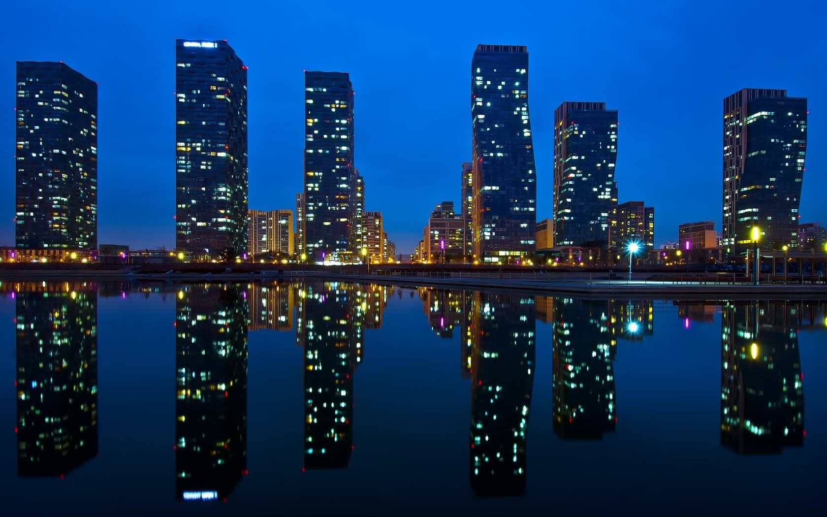 复仇者FVV与那个冷门夜,当两个赛场的孤勇者同时刺破宿命