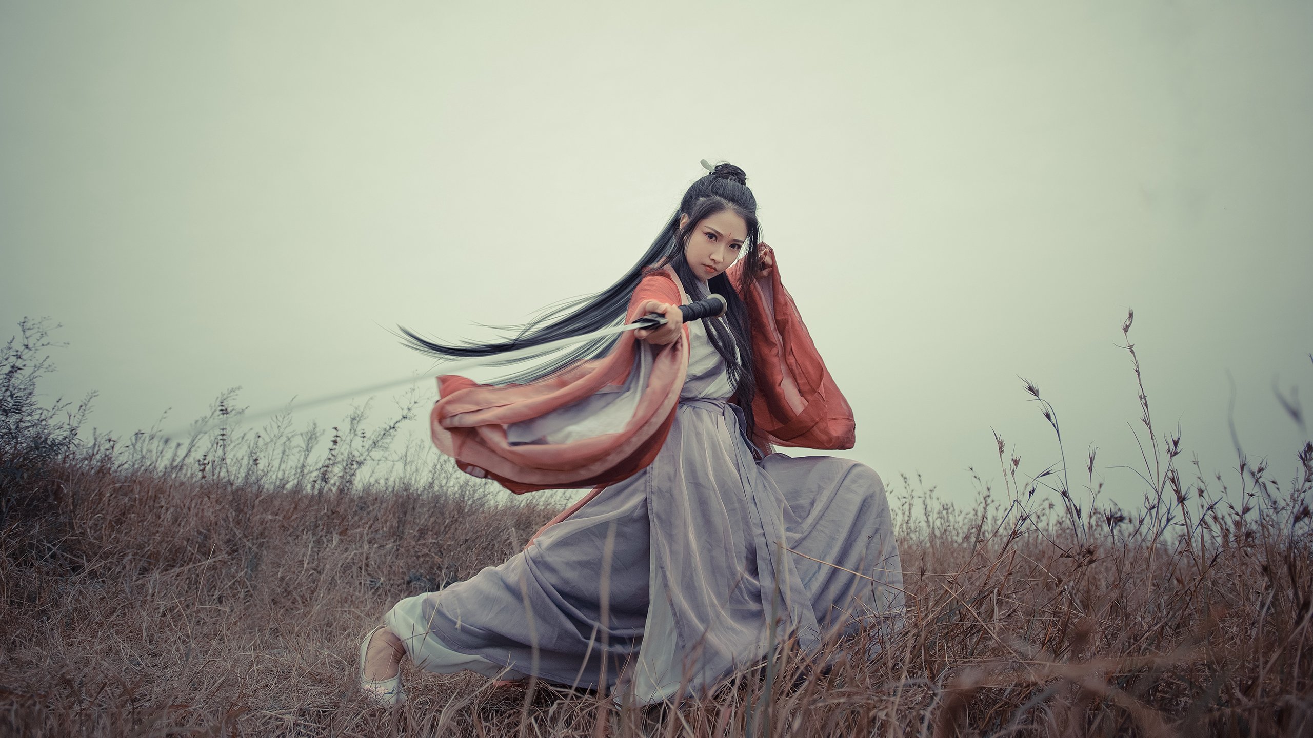 超现实周末,F1尼斯的黄昏鏖战与奥地利平行世界的绿茵狂想